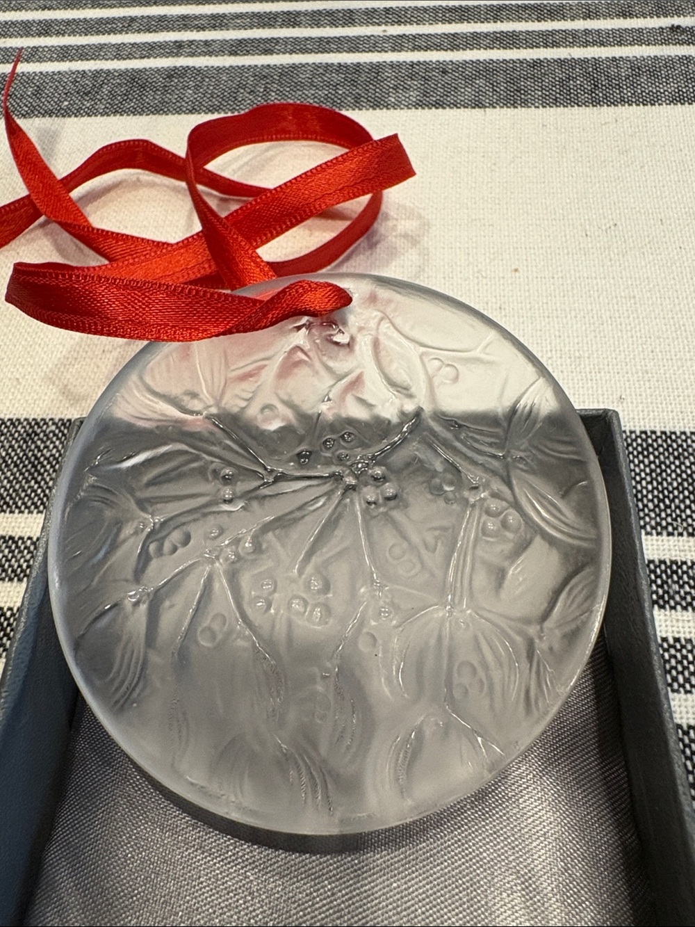 Vintage Lalique Noel 1988 Mistletoe Crystal Ornament.